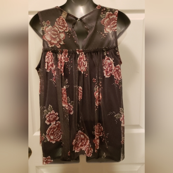 Torrid sleeveless blouse -size 12 - Picture 3 of 5